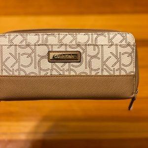 Calvin Klein wallet. Like new, no wear and tear.